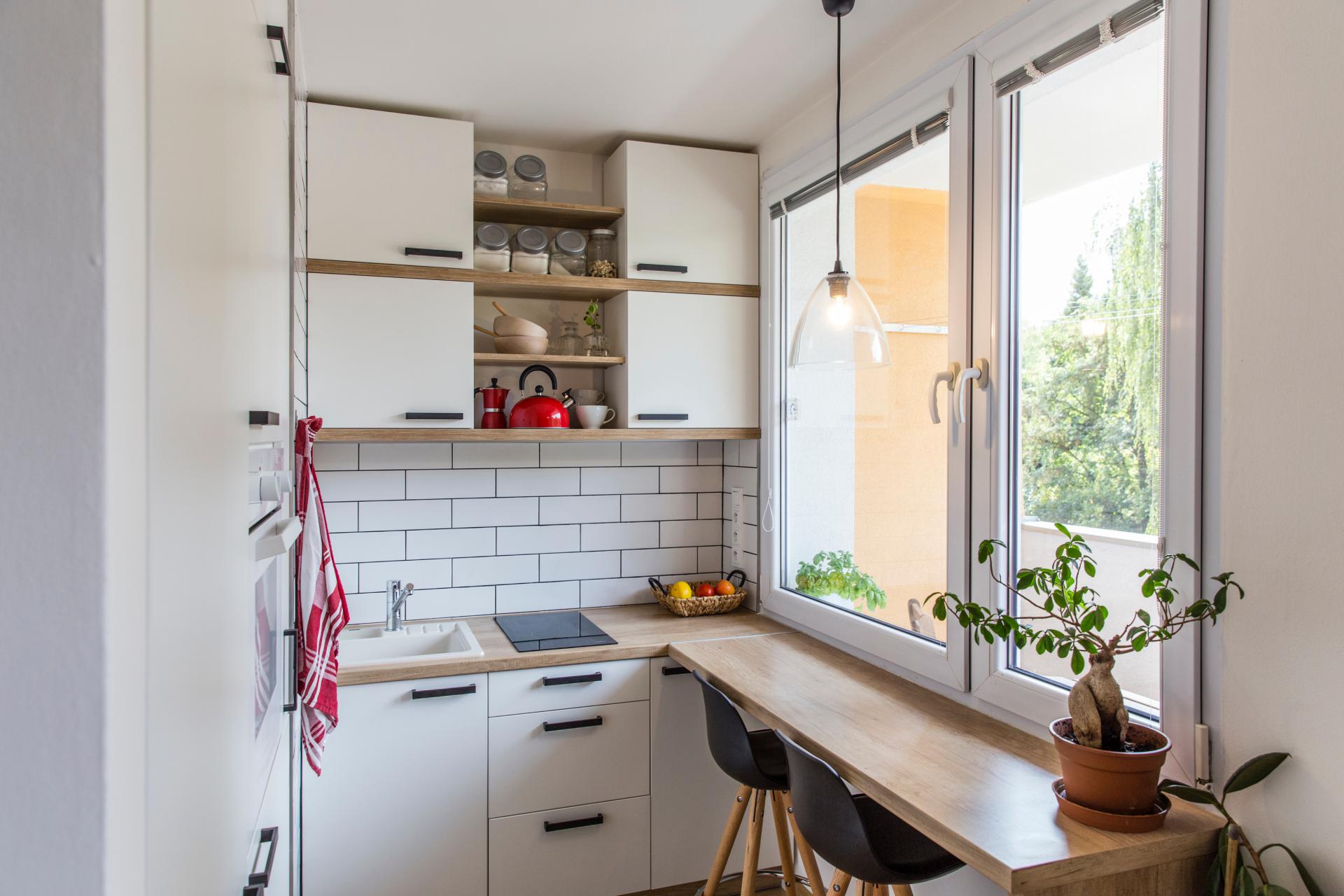 варианты кухни для маленькой кухни с окном