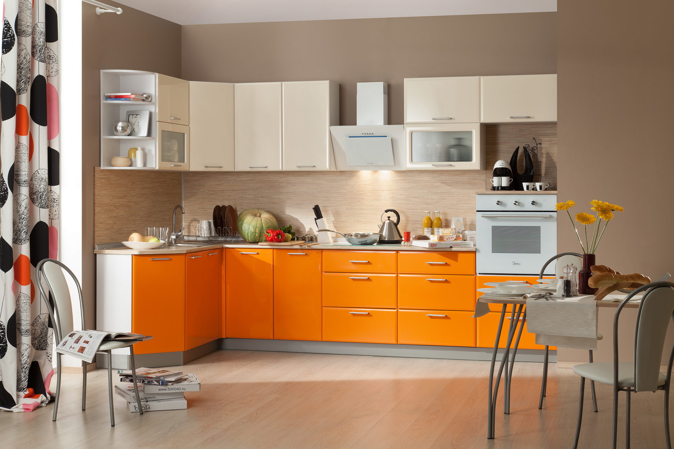Оранжевая кухня - отличное решение для любителей яркого дизайна