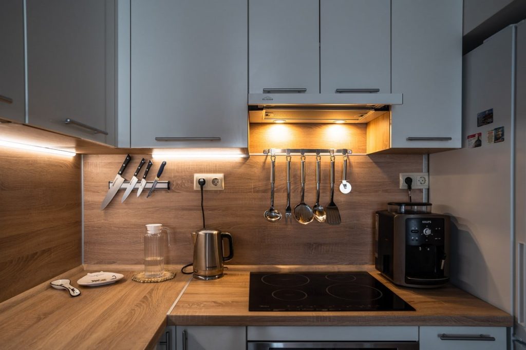 Кухонная подсветка делает гарнитур более эргономичным
